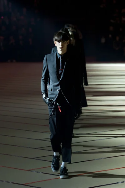 Look 48